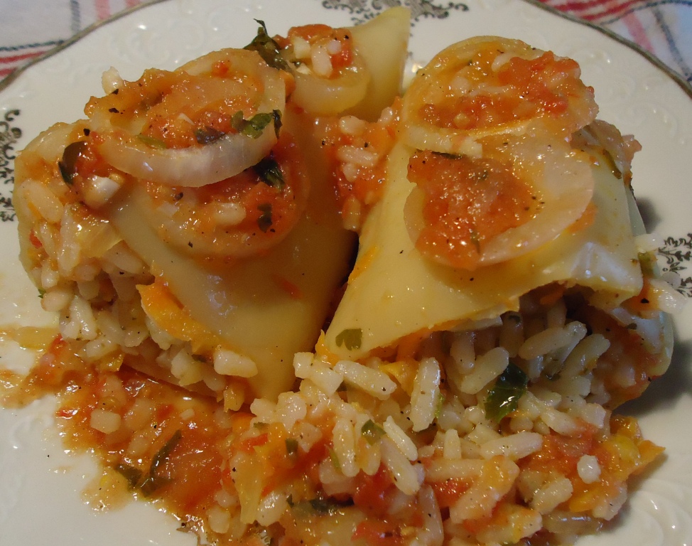 Перец фаршированный рисом