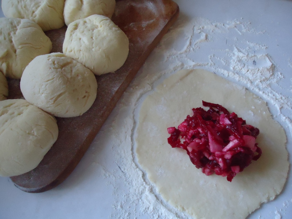 pirozhki s svekloj i yablokami3