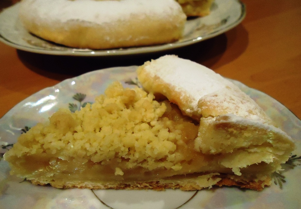 pirog so sladkoj nachinkoj 