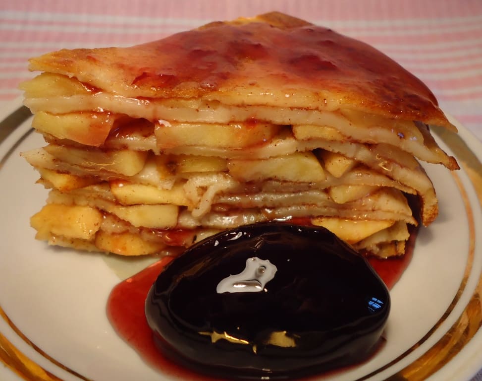 Блинник с яблоками