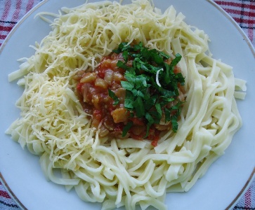 Лапша с тушеными овощами