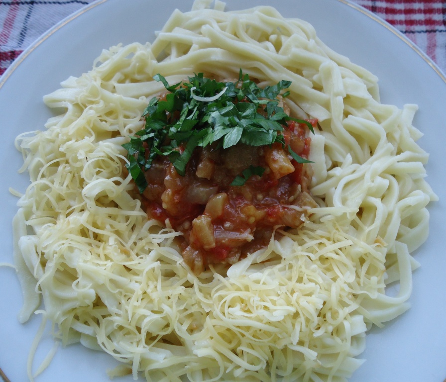 Лапша с тушеными овощами