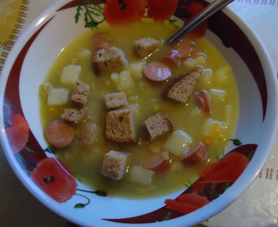 Гороховый суп с копчеными колбасками Гороховый суп с копчеными колбасками