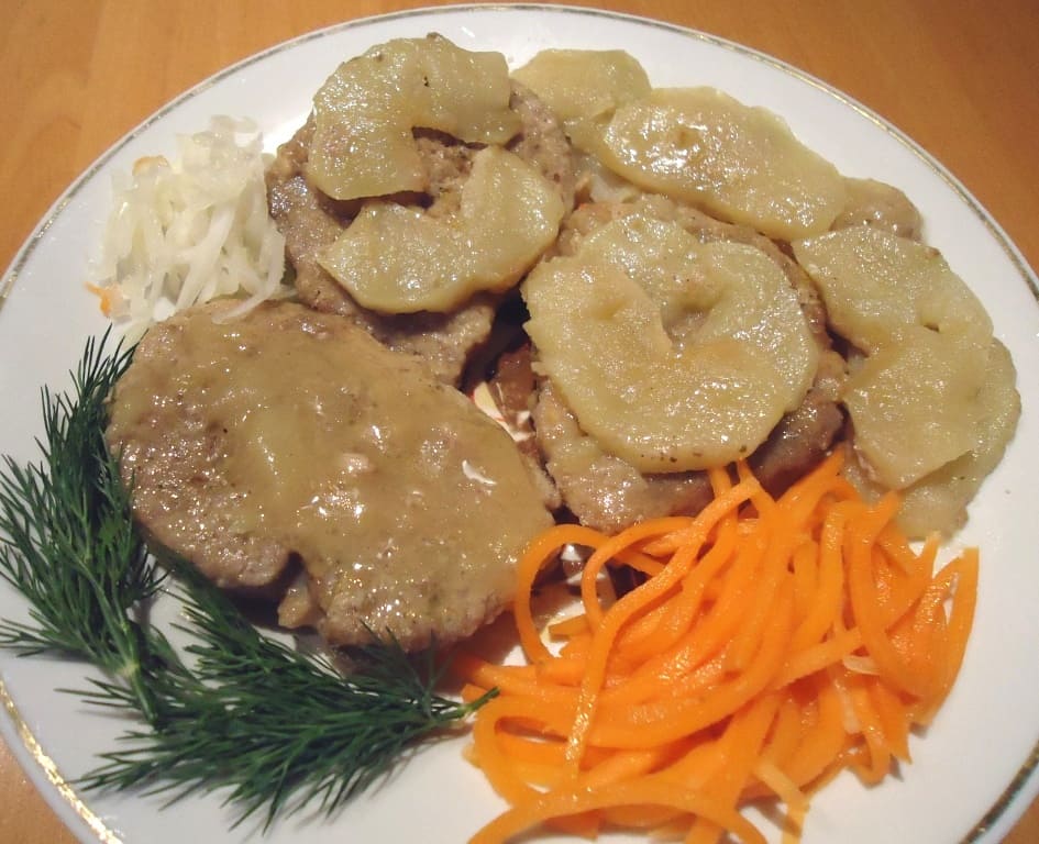 Говядина с яблоками Говядина с яблоками