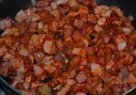 Гуляш из колбасы