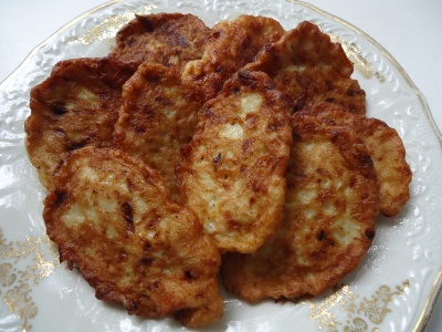 Кабачковые оладьи с куриной грудкой