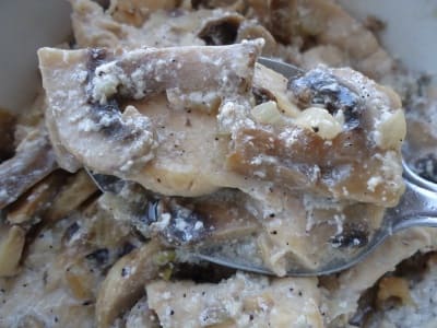Куриная грудка в сметане с шампиньонами