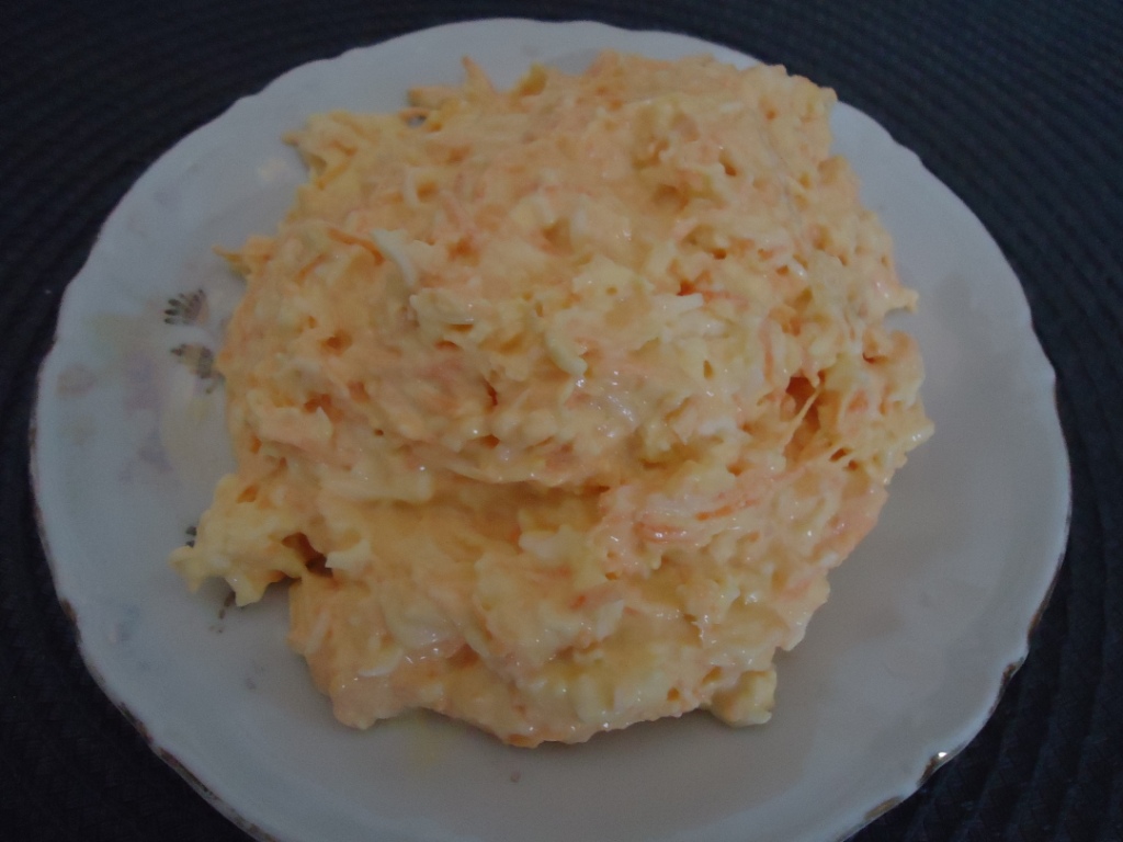 Морковный салат с чесноком