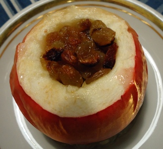 Печеные яблоки с изюмом