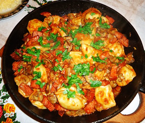 Пельмени с соусом