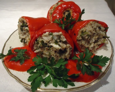 Перец фаршированный рисом и сардинами