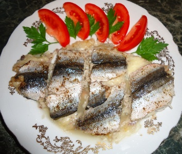 Салака запеченная с сулугуни