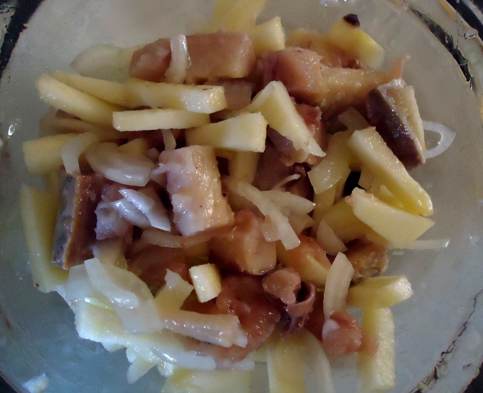 Салат с копченой сельдью Салат с копченой сельдью