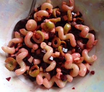 Салат из свеклы с макаронами