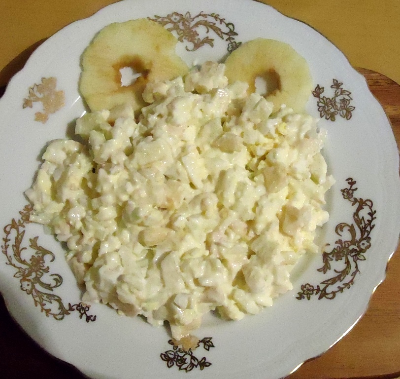 Салат из белого лука с йогуртом