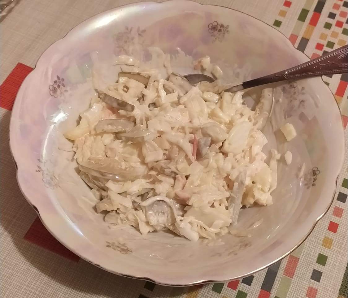 Салат с квашеной капустой Салат с квашеной капустой