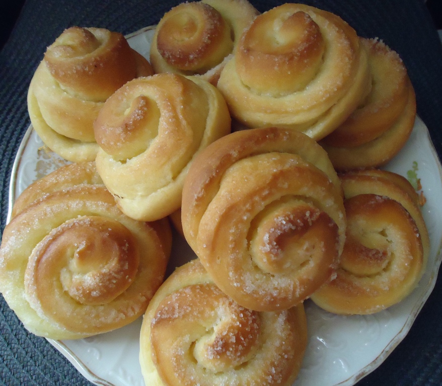 Сладкие булочки с сахаром