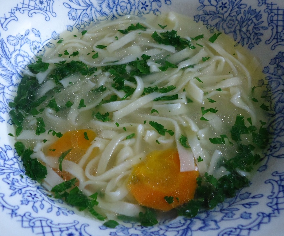 Куриный суп с домашней лапшой