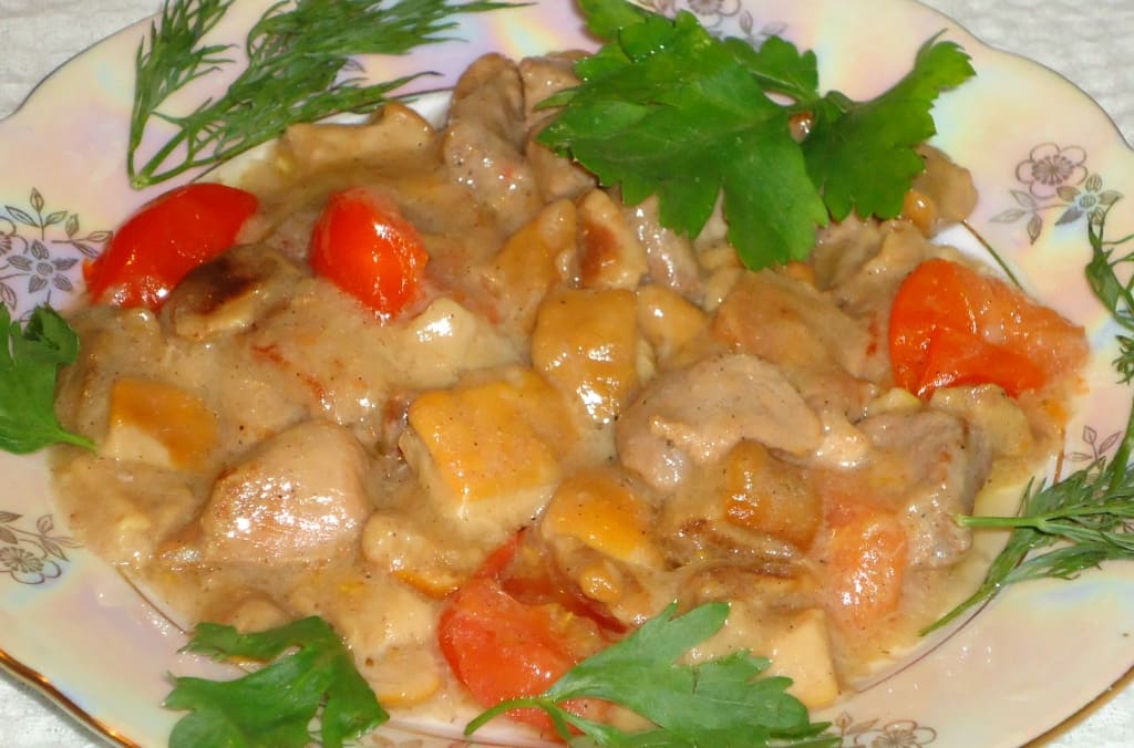 Свинина с маслятами в белом вине